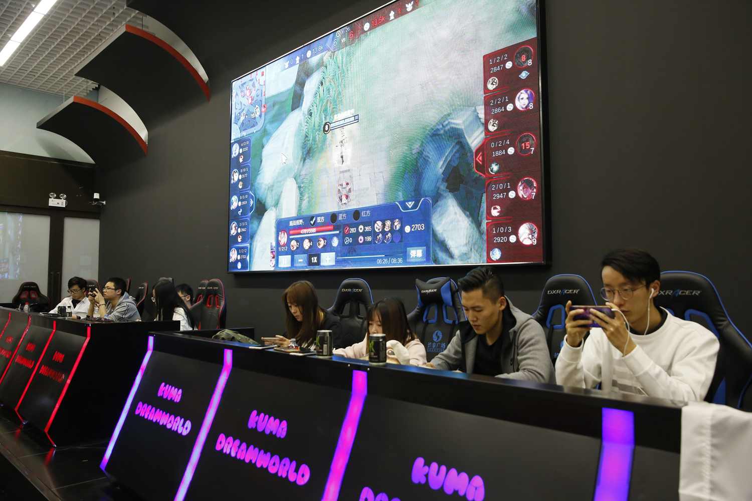 在刚刚结束的LCK春决中，GEN以3-1击败T1拿下春季赛冠军 GEN下路Peyz收获LCK春决FMVP