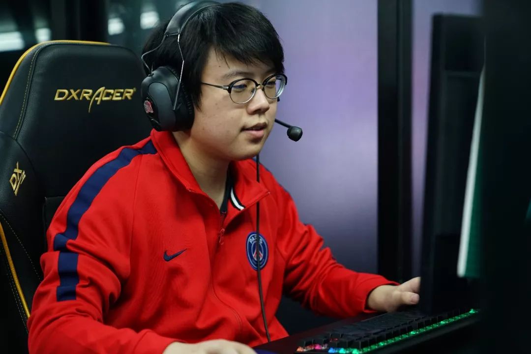 百家乐“斩龙”时机：连续 8 把庄后，概率学上是否支持在此刻投注闲？（百家乐连庄8局后的“斩龙”抉择：概率学是否支持改押闲？）