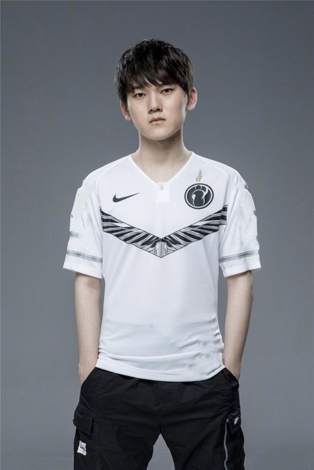 解析“概率权重函数”：为什么人类总是高估小概率事件（如中大奖）？（概率权重函数揭示：人们为何倾向高估小概率事件（如中大奖））